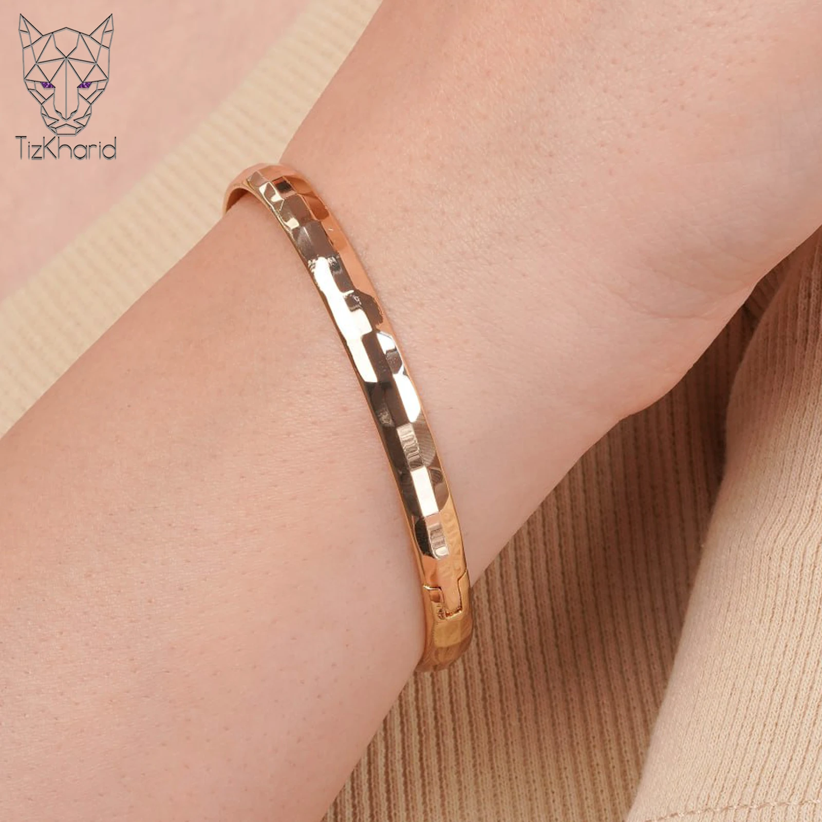 Steel bangle bracelet